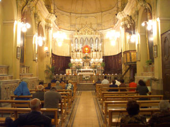 Interno della Chiesa di San Michele Arcangelo durante l'Adorazione Eucaristica nel giorno del Corps Domini 2004